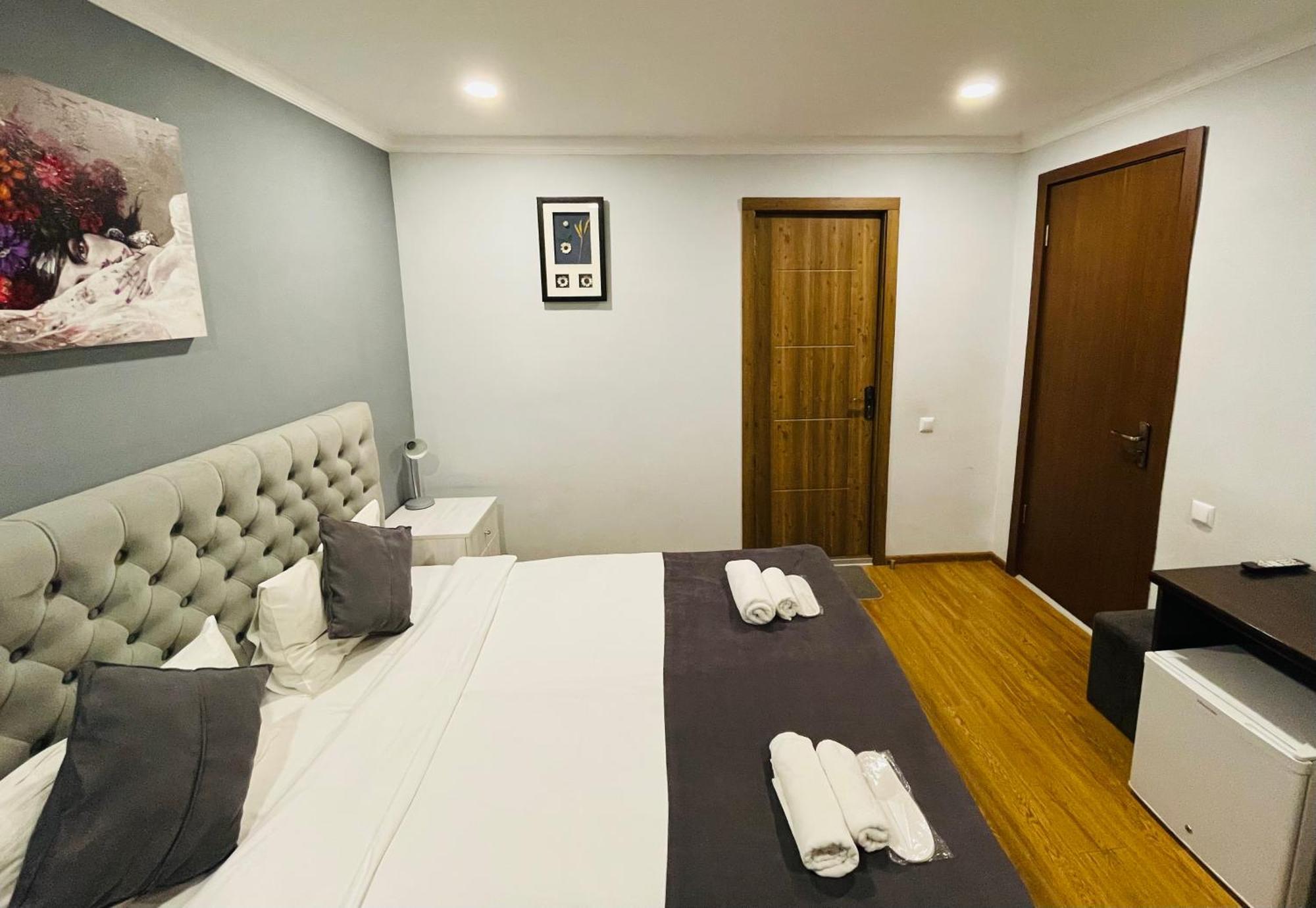 Book Hotel Tbilisi Ngoại thất bức ảnh