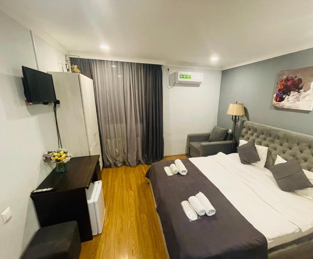 Book Hotel Tbilisi Ngoại thất bức ảnh