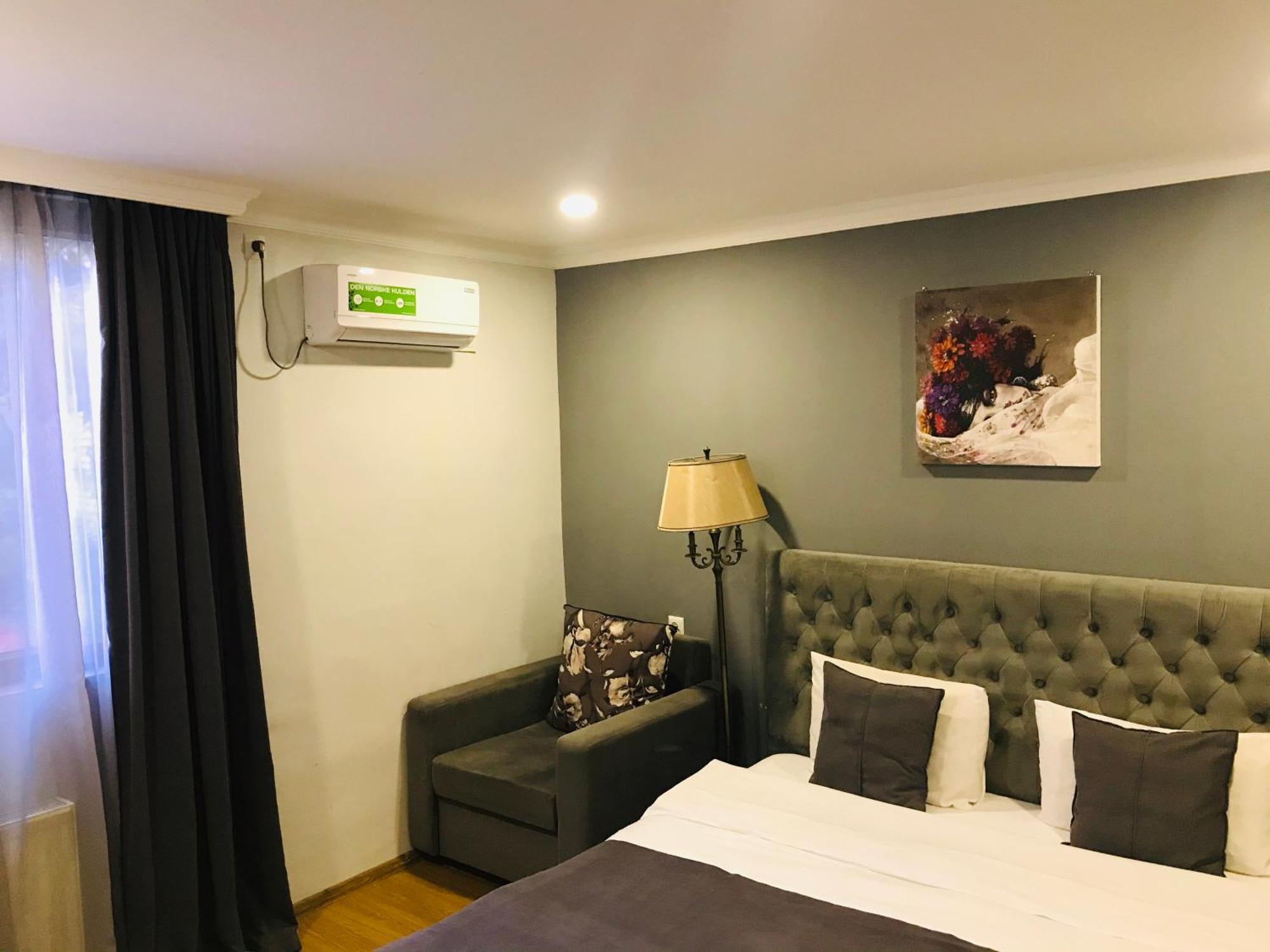 Book Hotel Tbilisi Ngoại thất bức ảnh